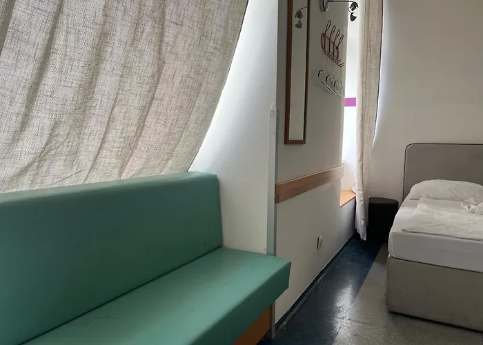 Otel Urban Klimschgasse Comfortable Near Center Viyana