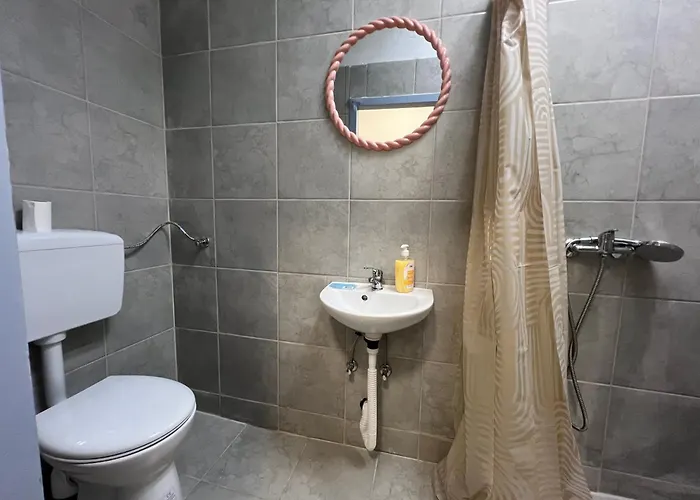 Otel Urban Klimschgasse Comfortable Near Center Viyana